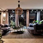 Modern With A Great View, Located Between The Arctic Cathedral And The Cable Car *