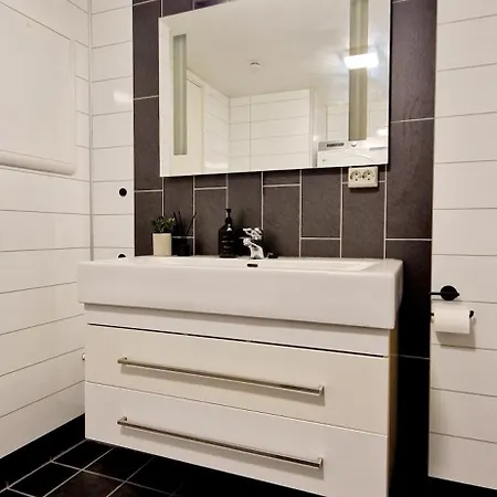 Modern In Tromso, Located Between The Arctic Cathedral And The Cable Car Willa *