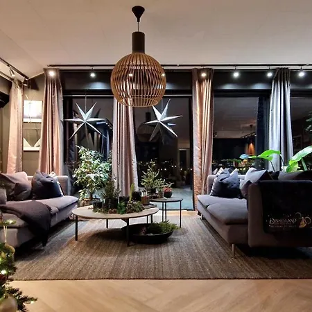 Modern With A Great View, Located Between The Arctic Cathedral And The Cable Car *