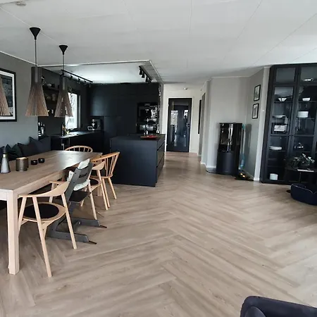 Modern With A Great View, Located Between The Arctic Cathedral And The Cable Car