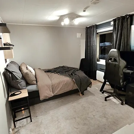 Modern With A Great View, Located Between The Arctic Cathedral And The Cable Car