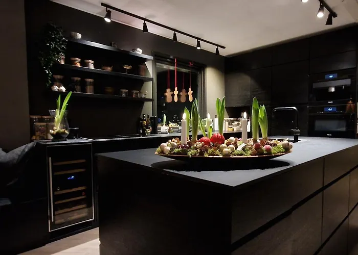 Modern With A Great View, Located Between The Arctic Cathedral And The Cable Car *