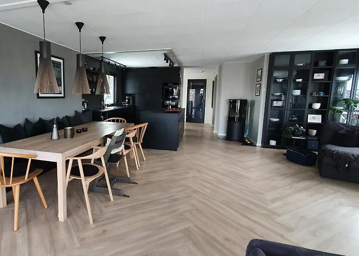 Modern With A Great View, Located Between The Arctic Cathedral And The Cable Car