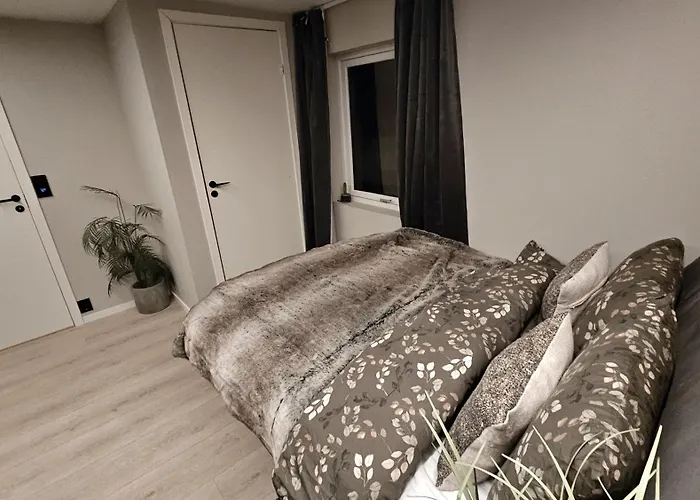 Modern With A Great View, Located Between The Arctic Cathedral And The Cable Car Villa
